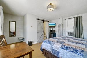 Кровать или кровати в номере Mount Carmel Motel near Zion National Park