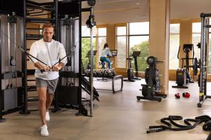 Fitness centrum a/nebo fitness zařízení v ubytování Hotel Champlain Burlington, Curio Collection by Hilton
