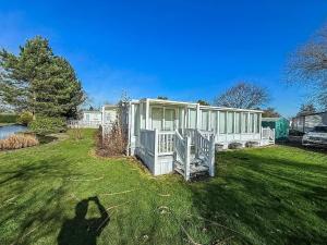 Фотография из галереи Lovely Caravan With Large Decking At Southview Holiday Park Ref 33108S в Скегнессе