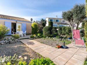 A garden outside Villa 3 pièces avec grand jardin, piscine collective, vue mer - FR-1-409-277