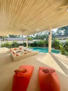 Hồ bơi trong/gần The Private Pool Villas