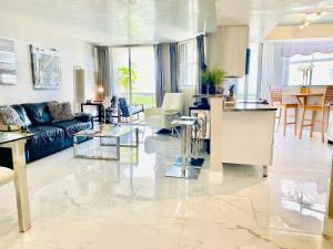 Ảnh trong thư viện ảnh của OCEAN BAY VIEWS 2Bdr 2Bath BEACH CONDO PARKING ở Miami Beach