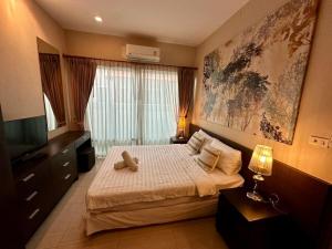 Voodi või voodid majutusasutuse Phirom2 pool villa pattaya toas +54 fotot