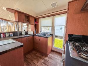 Gallery image of Stunning 6 Berth Caravan With Decking At Southview Holiday Park Ref 33175V in Skegness