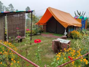 アルモラにあるNisarg Camping Podsのギャラリーの写真