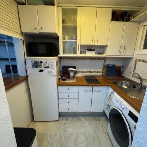 Kuchnia lub aneks kuchenny w obiekcie M&J Benalmadena Retreat