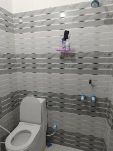 Koupelna v ubytování Keshav Niwas