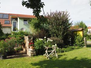Kebun di luar Pension Zum Hirsch