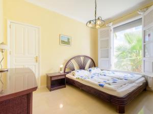 A bed or beds in a room at Villa Fortuna Még 17 kép