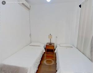 Postel nebo postele na pokoji v ubytování Villa Serenity Cove by IHR