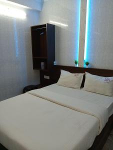 Postel nebo postele na pokoji v ubytování Ilah residency