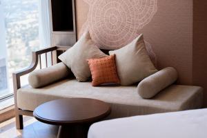 Ein Sitzbereich in der Unterkunft The Apec Mandala Ocean View Mui Ne - Condotel
