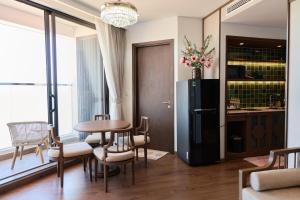 Ein Sitzbereich in der Unterkunft The Apec Mandala Ocean View Mui Ne - Condotel