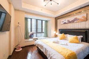 Chengdu Yunxi Luxury High-end Suite Apartment Hotel房間的床