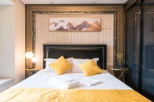 Chengdu Yunxi Luxury High-end Suite Apartment Hotel房間的床