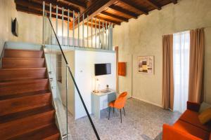 TV a/nebo společenská místnost v ubytování Palazzo Canetti Locarno - Piazza Grande - Suites & Rooms - Easy Self Check-In