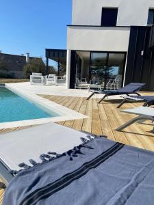 Swimmingpoolen hos eller tæt på Magnifique villa avec piscine à deux pas du port