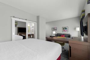 TV a/nebo společenská místnost v ubytování Hampton Inn & Suites Sherman