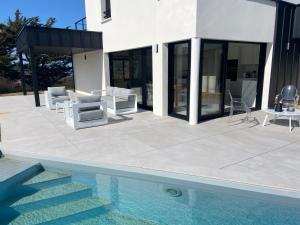 Swimmingpoolen hos eller tæt på Magnifique villa avec piscine à deux pas du port + 17 billeder