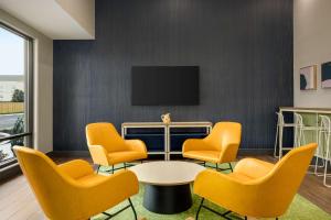 Spark By Hilton Nashville At Opryland的电视和/或娱乐中心