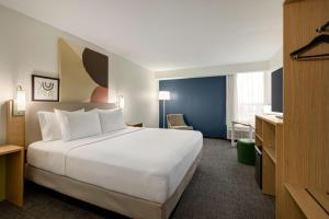 Spark By Hilton Nashville At Opryland客房内的一张或多张床位