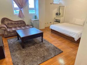 A bed or beds in a room at 蘭陽橋民宿