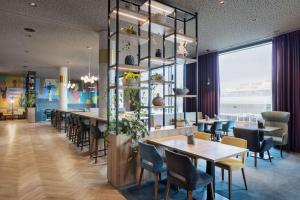 Ein Sitzbereich in der Unterkunft Spark by Hilton Vienna Donaustadt
