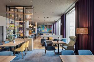 Ein Sitzbereich in der Unterkunft Spark by Hilton Vienna Donaustadt