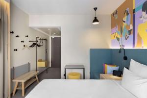 Ein Bett oder Betten in einem Zimmer der Unterkunft Spark by Hilton Vienna Donaustadt