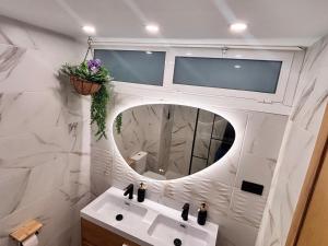A bathroom at Apartamento Primera Línea de Playa Paseo Marítimo Perla 5
