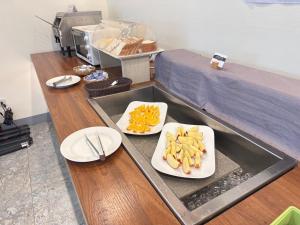 Makanan di atau berdekatan hotel
