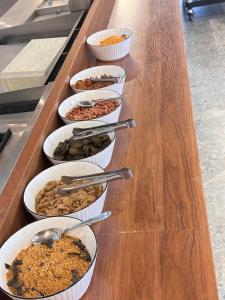 Makanan di atau berdekatan hotel