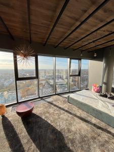 Μπαλκόνι ή βεράντα στο Hanza Tower Apartment - 22 floor, swimming pool & SPA