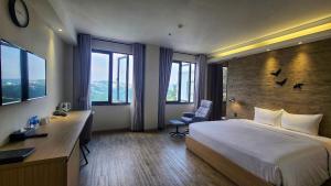 Postel nebo postele na pokoji v ubytování The Luxe Da Lat