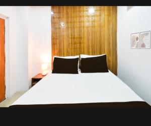 Postel nebo postele na pokoji v ubytování Hotel Sai Vinayaka