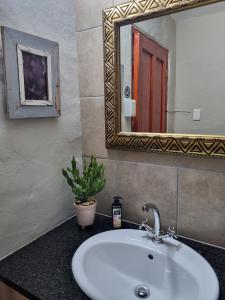 Ванная комната в Barrydale Karoo - BOUTIQUE HOTEL