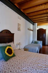 Ένα ή περισσότερα κρεβάτια σε δωμάτιο στο Agriturismo Antica Corte Contadina
