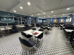 Posezení v ubytování Adarsh Hotel