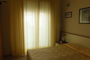 Rúm í herbergi á Hotel Nettuno