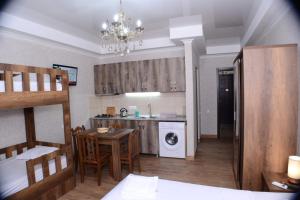 Kuchyň nebo kuchyňský kout v ubytování Dreamy Hotel + 12 fotografií
