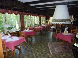 Een restaurant of ander eetgelegenheid bij Akzent Hotel Zur Wasserburg - Hotel Garni bed & breakfast