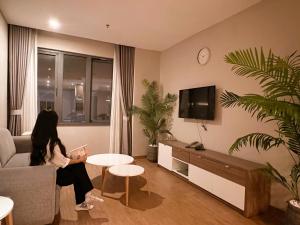 TV a/nebo společenská místnost v ubytování The Luxe Da Lat