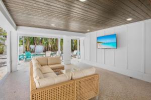 TV/trung tâm giải trí tại Bay Happy