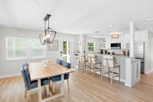 Nhà bếp/bếp nhỏ tại Bay Happy