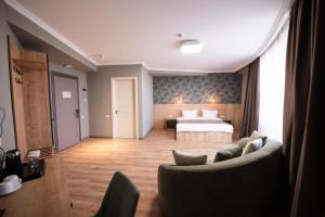 Postel nebo postele na pokoji v ubytování Astana Palace