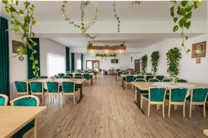 Restaurace v ubytování Pensiunea Trei Stejari