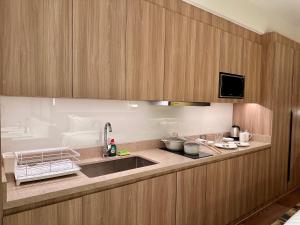 Foto Manilas asuva majutusasutuse Luxury California King Suite with Pool and City View galeriist