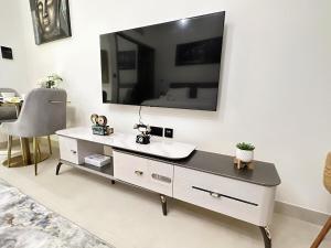 Gallery image of Binghatti canal suites smart home by kings holiday in Dubai