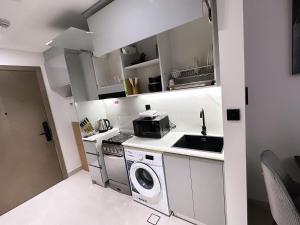 Gallery image of Binghatti canal suites smart home by kings holiday in Dubai +42 photos