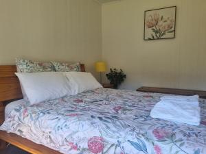 Postel nebo postele na pokoji v ubytování Tullah HideAway